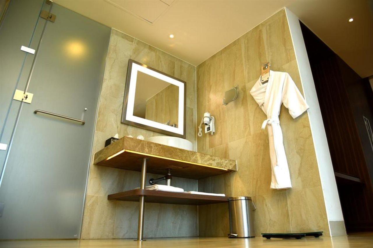 Novotel Viman Nagar Road Hotel