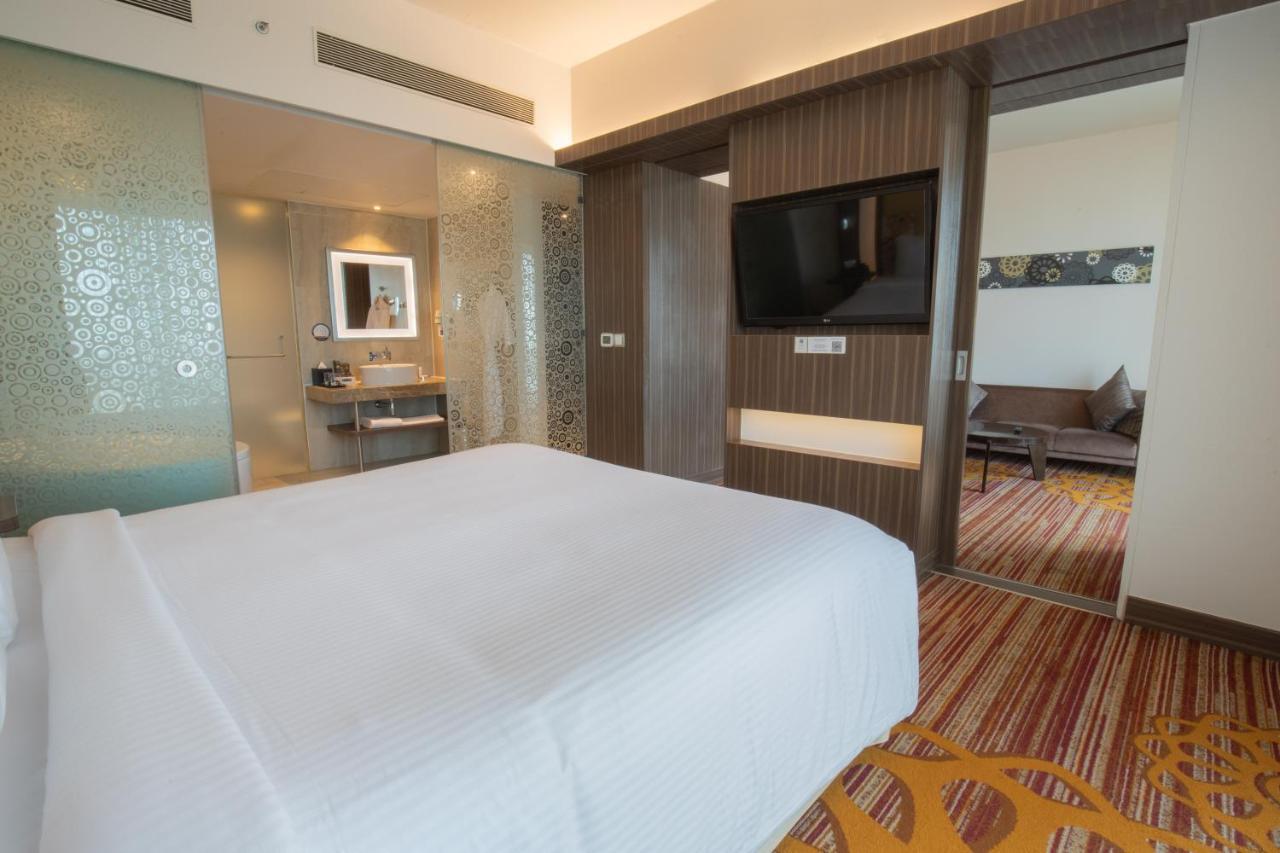 Hotel Novotel Viman Nagar Road