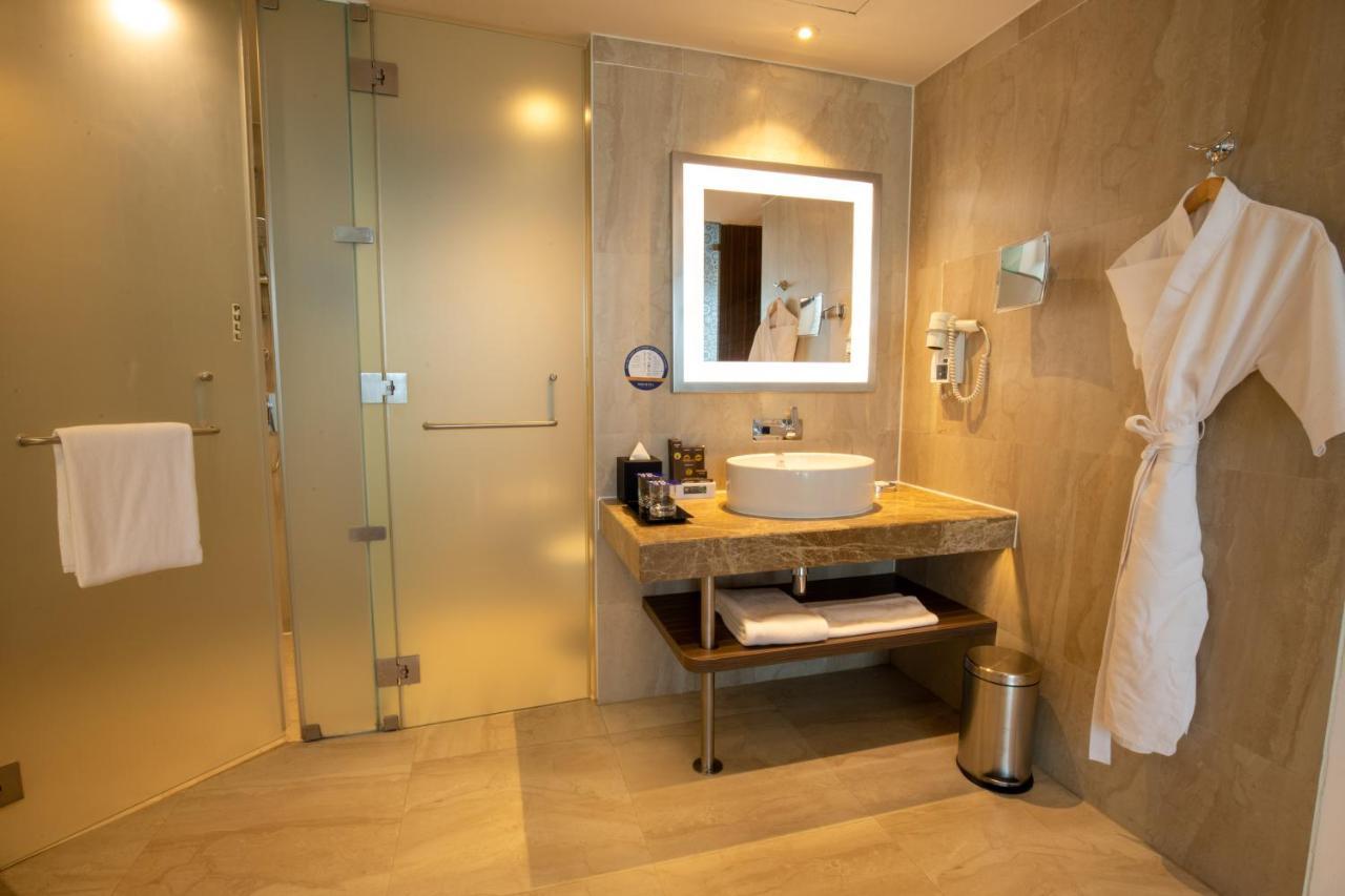 Novotel Viman Nagar Road 5*