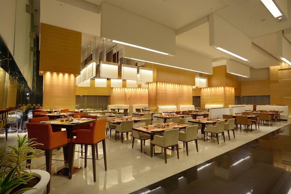 Hotel Novotel Viman Nagar Road 5*