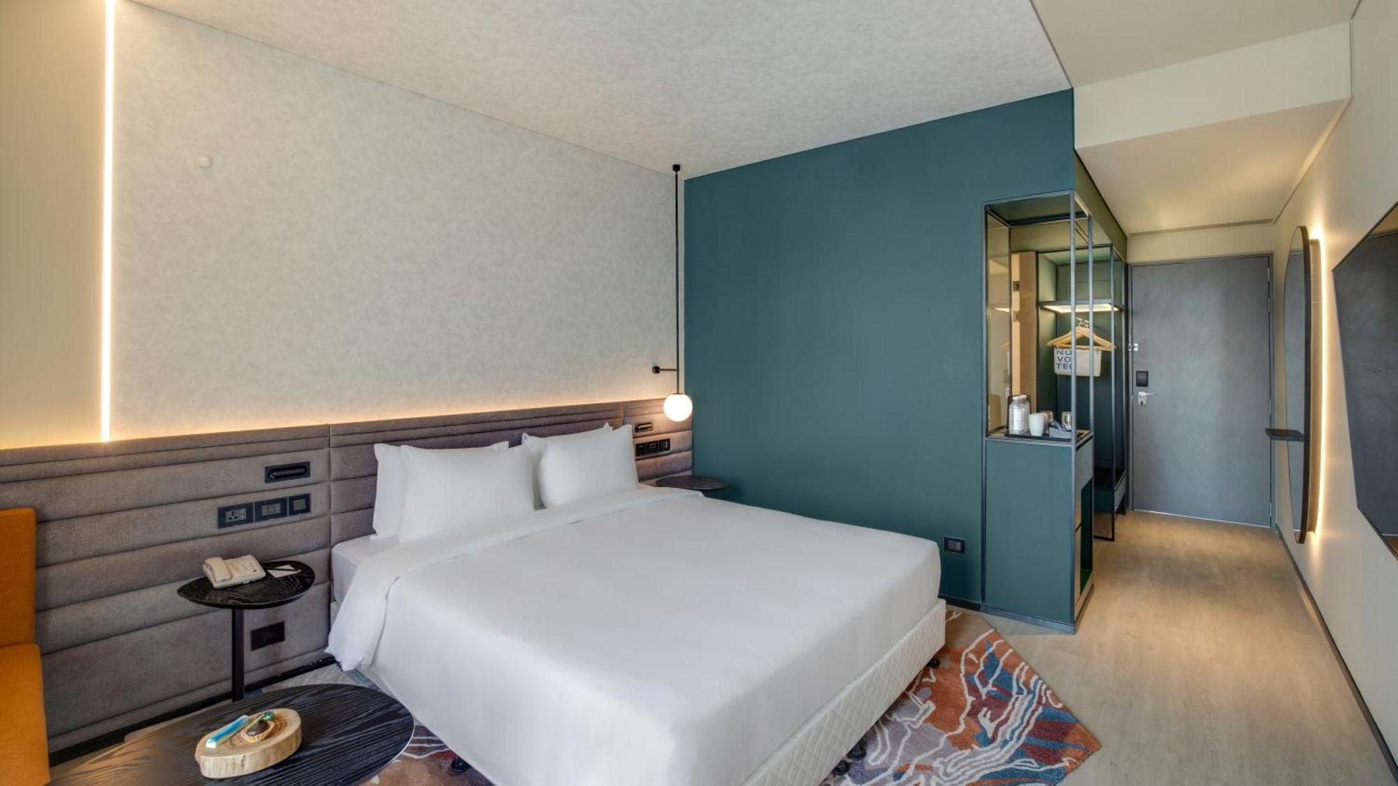 Novotel Viman Nagar Road Hotel