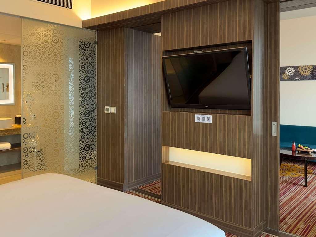 Hotel Novotel Viman Nagar Road